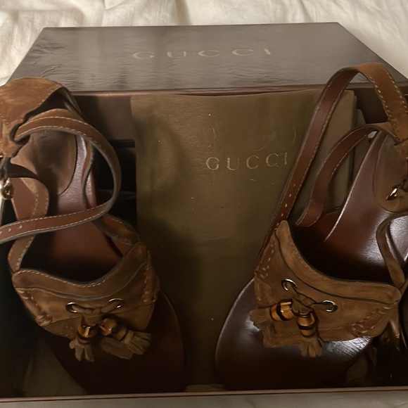 This is an older pair of Gucci shoes I have.  Great used condition size 8 - Picture 2 of 7
